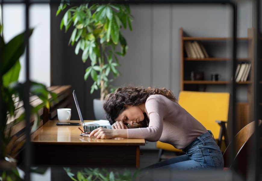 El cuerpo en modo ahorro: por qué te sientes cansado sin razón El cuerpo en modo ahorro: por qué te sientes cansado sin razón